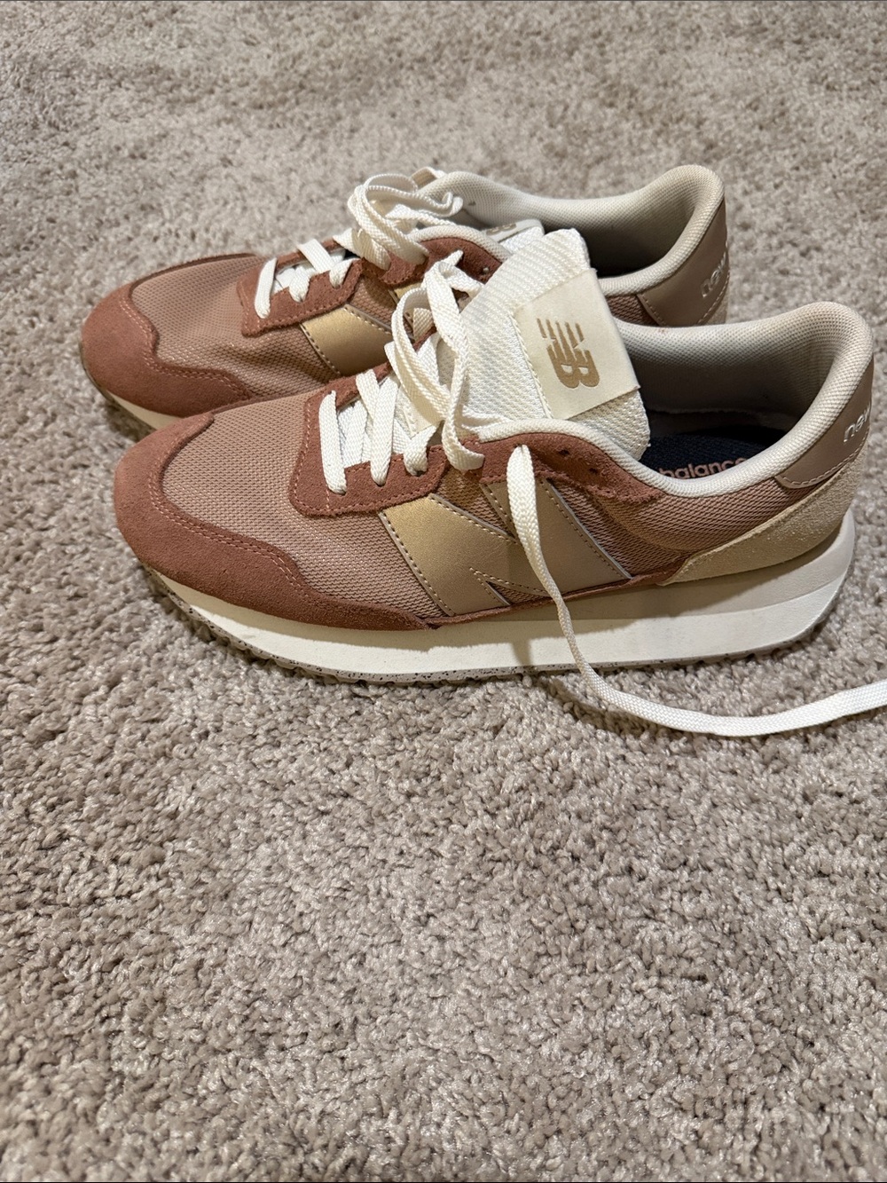 New Balance Women's Sneakers in Dusty Rose and Cream - Picture 3 of 4